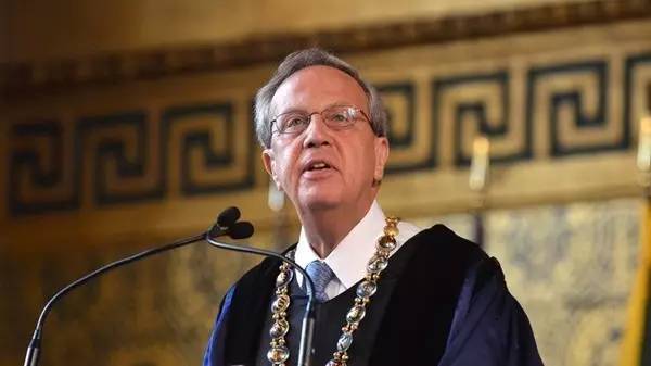 <b>耶鲁校长：真正的教育不传授任何的知识与技能</b>