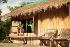 英国留学 男子辞高薪工作隐居老挝小岛4年